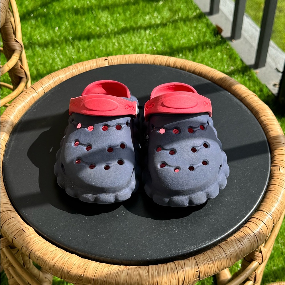 PatPat Two Tone Hollow Out Vented Clogs